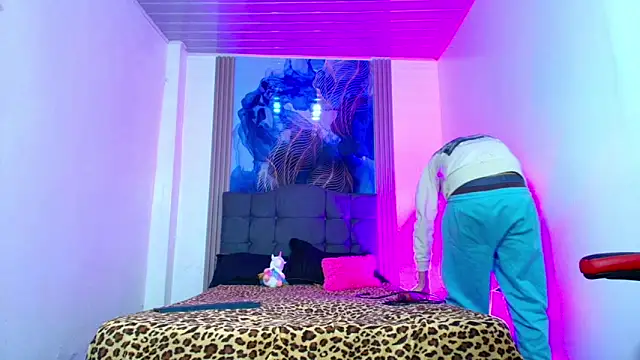 Valentina and sneider  online show from 05/13/26, 11:22