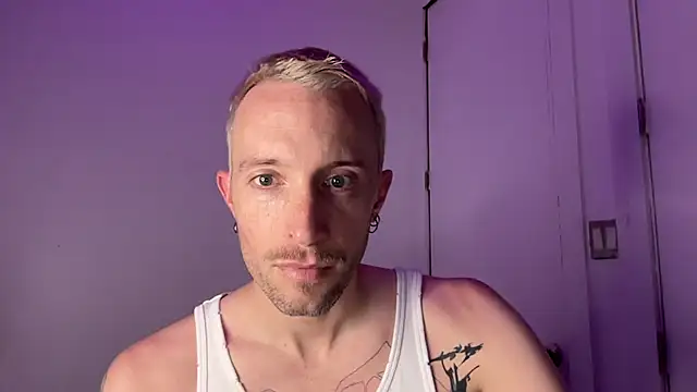Snapshot of xanderxnyc chatting on 07/04/26, 10:49 xanderxnyc online show from 07/04/26, 10:49