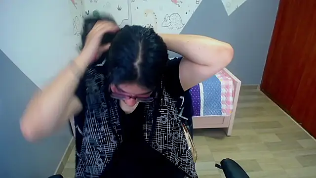 Snapshot of eva_smit_t chatting on 12/14/25, 02:39 eva smit t online show from 12/14/25, 02:39