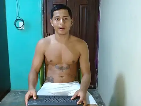 Snapshot of caro_lil chatting on 04/07/26, 09:59 caro lil online show from 04/07/26, 09:59