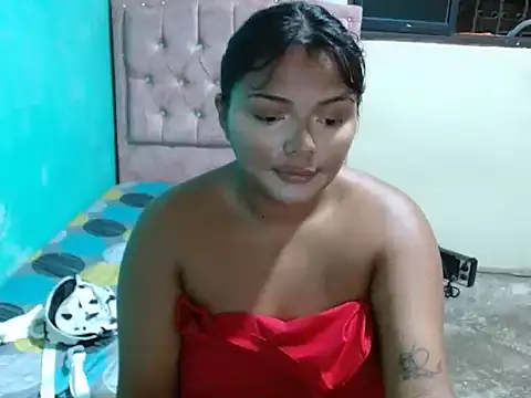 Snapshot of caro_lil chatting on 04/27/26, 05:05 caro lil online show from 04/27/26, 05:05