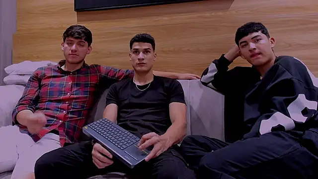 Snapshot of big__friends chatting on 12/15/25, 01:48 big friends online show from 12/15/25, 01:48