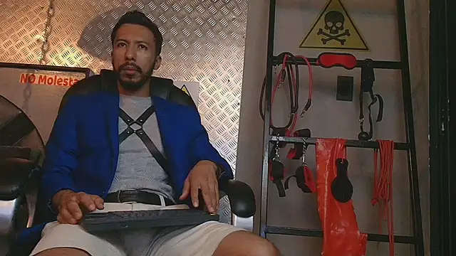 logan mercer online show from 12/05/25, 03:37