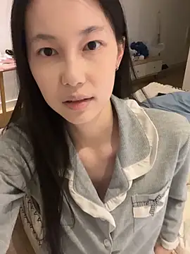 Snapshot of DD-52 chatting on 12/17/25, 12:11 DD-52 online show from 12/17/25, 12:11