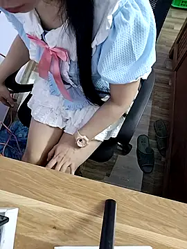 Snapshot of _MyNa_ chatting on 12/05/25, 06:26 MyNa online show from 12/05/25, 06:26