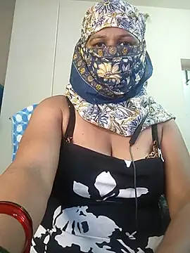 Snapshot of Preeti345 chatting on 06/22/26, 01:29 Preeti345 online show from 06/22/26, 01:29