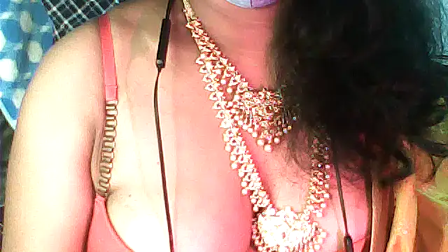 Snapshot of Preeti345 chatting on 07/10/26, 05:56 Preeti345 online show from 07/10/26, 05:56