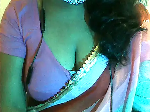 Snapshot of Preeti345 chatting on 07/12/26, 03:58 Preeti345 online show from 07/12/26, 03:58
