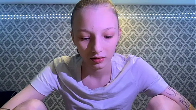 Snapshot of Cleonoth2o chatting on 12/16/25, 05:29 Cleonoth2o online show from 12/16/25, 05:29