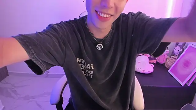 Snapshot of Jasson___ chatting on 12/15/25, 02:21 Jasson online show from 12/15/25, 02:21