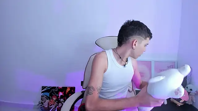 Snapshot of Jasson___ chatting on 12/17/25, 11:27 Jasson online show from 12/17/25, 11:27