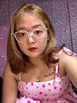 Snapshot of Samsam-006 chatting on 12/21/25, 09:05 Samsam-006 online show from 12/21/25, 09:05