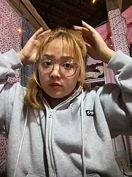 Snapshot of Samsam-006 chatting on 01/08/26, 01:41 Samsam-006 online show from 01/08/26, 01:41