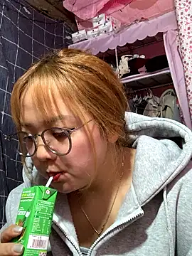 Snapshot of Samsam-006 chatting on 01/09/26, 04:37 Samsam-006 online show from 01/09/26, 04:37