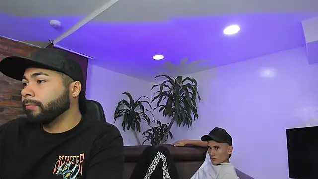 Snapshot of HotThreesoome chatting on 12/14/25, 01:16 HotThreesoome online show from 12/14/25, 01:16