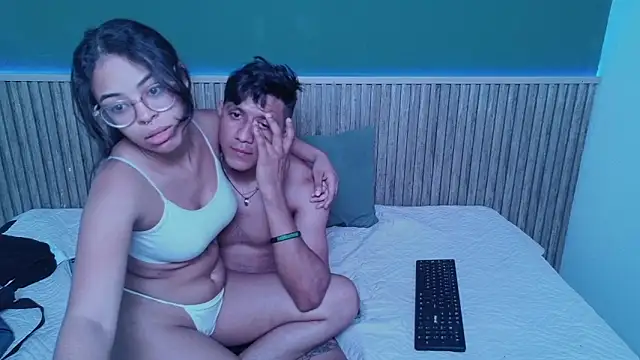 Snapshot of Violet_and_Dylan chatting on 12/05/25, 04:14 Violet and Dylan online show from 12/05/25, 04:14