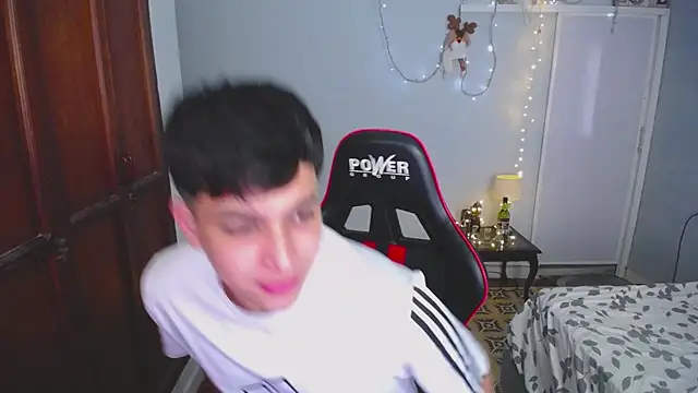 Snapshot of paul_crewe chatting on 12/04/25, 07:33 paul crewe online show from 12/04/25, 07:33