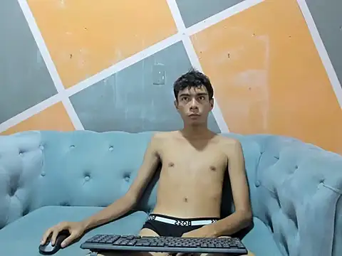 Snapshot of noah_pierce chatting on 12/16/25, 01:43 noah pierce online show from 12/16/25, 01:43