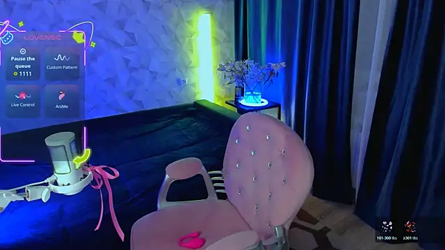 Snapshot of moon_siren chatting on 02/27/26, 04:07 moon siren online show from 02/27/26, 04:07