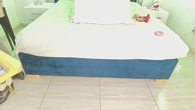 Snapshot of Velora_nigth chatting on 12/18/25, 11:05 Velora nigth online show from 12/18/25, 11:05