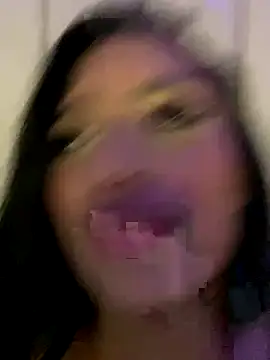 Snapshot of AlinaArgii chatting on 12/13/25, 07:53 AlinaArgii online show from 12/13/25, 07:53