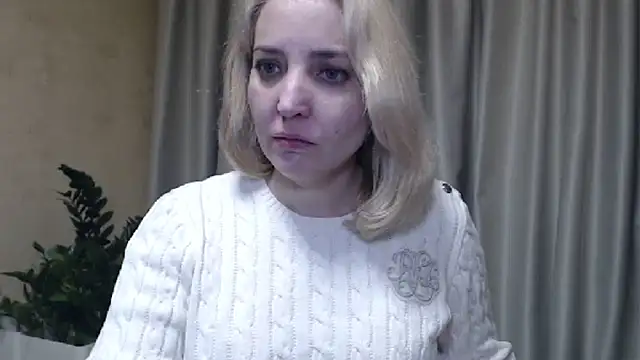 Snapshot of sweetpussy chatting on 02/25/25, 04:00 sweetpussy online show from 02/25/25, 04:00