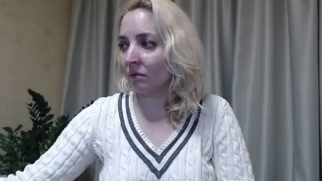 Snapshot of sweetpussy chatting on 03/18/25, 05:31 sweetpussy online show from 03/18/25, 05:31