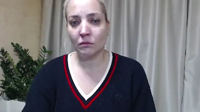 Snapshot of sweetpussy chatting on 11/12/25, 04:18 sweetpussy online show from 11/12/25, 04:18