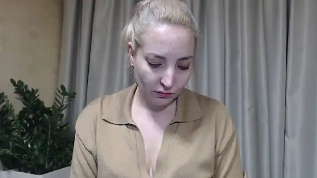 Snapshot of sweetpussy chatting on 11/20/25, 05:56 sweetpussy online show from 11/20/25, 05:56