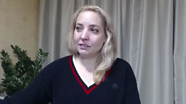 Snapshot of sweetpussy chatting on 12/14/25, 01:38 sweetpussy online show from 12/14/25, 01:38