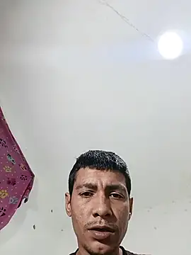 Snapshot of valenpaisita2123 chatting on 01/17/26, 12:37 valenpaisita2123 online show from 01/17/26, 12:37