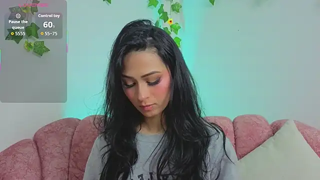 Snapshot of Madison_Cortes chatting on 12/15/25, 09:52 Madison Cortes online show from 12/15/25, 09:52