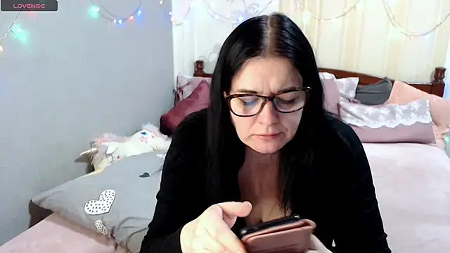 SashaBond online show from 12/15/25, 10:30