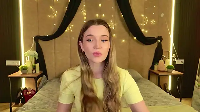 Lina Sinerz online show from 05/13/26, 04:04