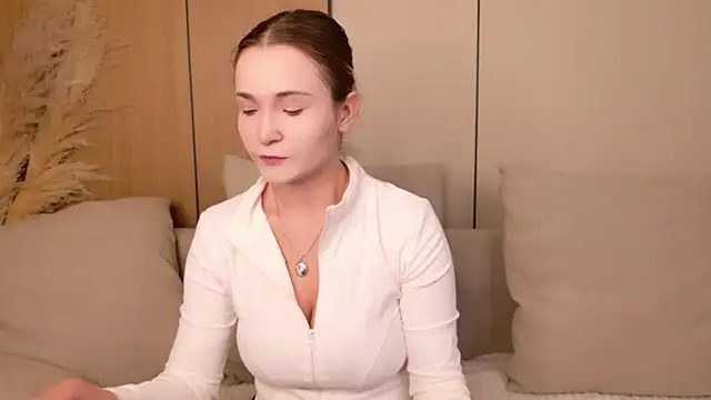 Lina Sinerz online show from 06/25/26, 04:00