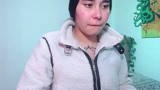 Snapshot of naomybenedetti chatting on 12/15/25, 02:54 naomybenedetti online show from 12/15/25, 02:54