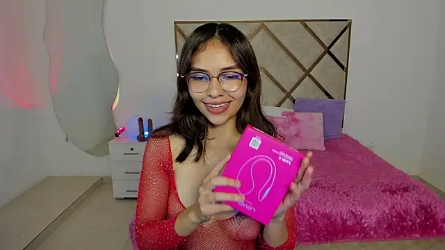 Snapshot of litle_slut chatting on 01/14/26, 04:29 litle slut online show from 01/14/26, 04:29