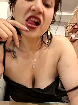 Magenta Moon online show from 05/06/26, 11:43
