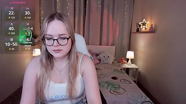 Snapshot of SallyPratt chatting on 12/15/25, 12:53 SallyPratt online show from 12/15/25, 12:53