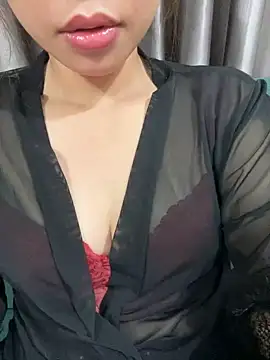 Snapshot of -Moon-20 chatting on 12/16/25, 04:01 -Moon-20 online show from 12/16/25, 04:01