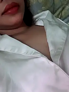 Snapshot of -Moon-20 chatting on 12/18/25, 01:28 -Moon-20 online show from 12/18/25, 01:28