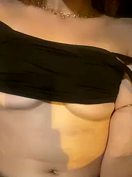 Snapshot of laysfregd2025 chatting on 12/16/25, 05:23 laysfregd2025 online show from 12/16/25, 05:23