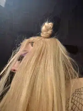 Snapshot of SpiderRose chatting on 12/16/25, 06:07 SpiderRose online show from 12/16/25, 06:07