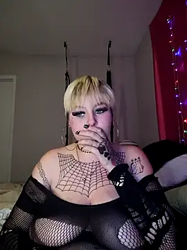 Snapshot of SpiderRose chatting on 12/17/25, 06:19 SpiderRose online show from 12/17/25, 06:19