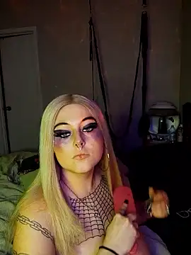 Snapshot of SpiderRose chatting on 12/21/25, 09:38 SpiderRose online show from 12/21/25, 09:38