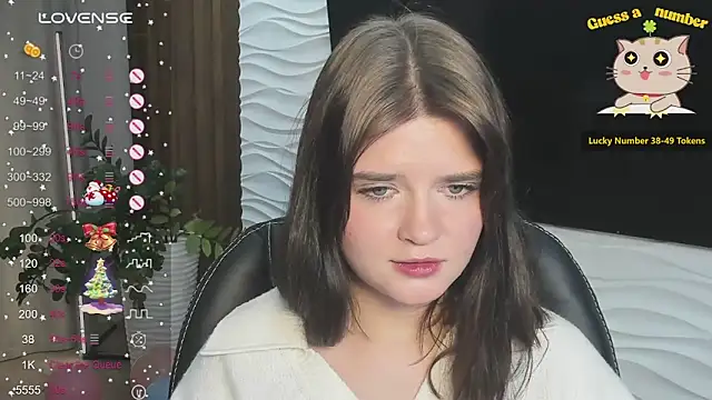 Snapshot of LanaTreades chatting on 12/13/25, 07:53 LanaTreades online show from 12/13/25, 07:53