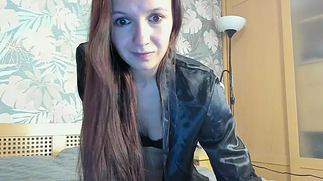 OliviaMuur online show from 12/15/25, 05:28