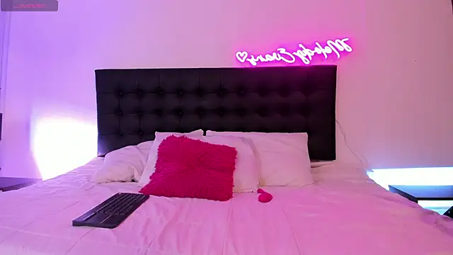 Snapshot of Melody_evanss chatting on 12/15/25, 12:20 Melody evanss online show from 12/15/25, 12:20