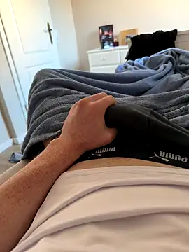 Snapshot of angei094 chatting on 12/15/25, 12:53 angei094 online show from 12/15/25, 12:53