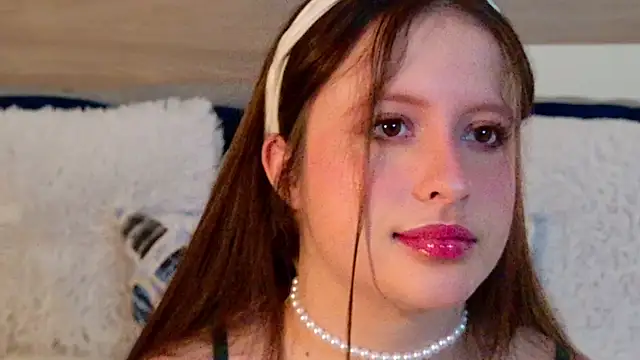 BellaFlecher online show from 12/17/25, 12:22